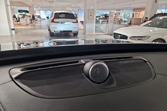Volvo XC90 15 of 18