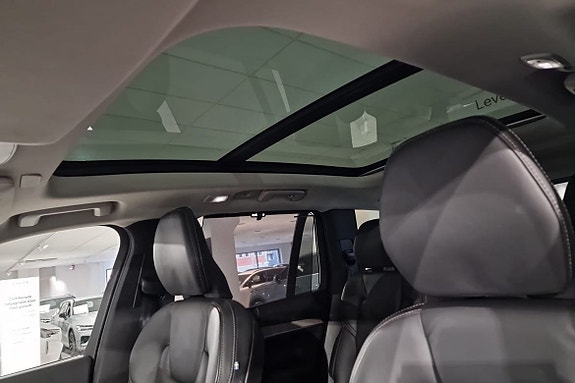 Volvo XC90 14 of 18