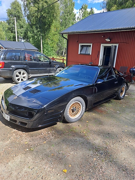 Pontiac Firebird 3 of 8