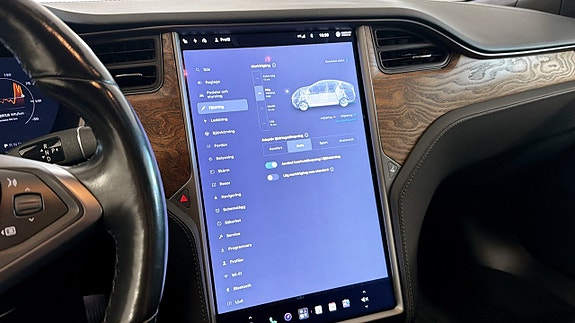 Tesla Model S 14 of 22