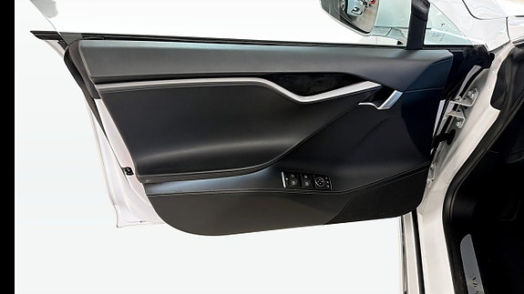 Tesla Model S 11 of 22