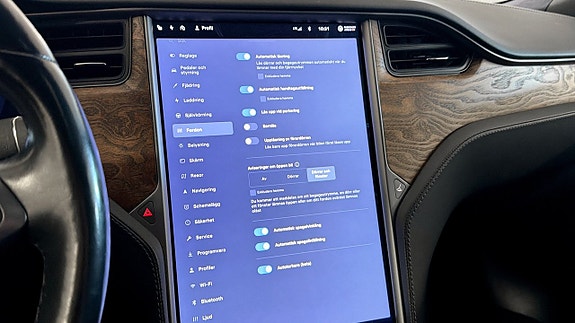 Tesla Model S 17 of 22