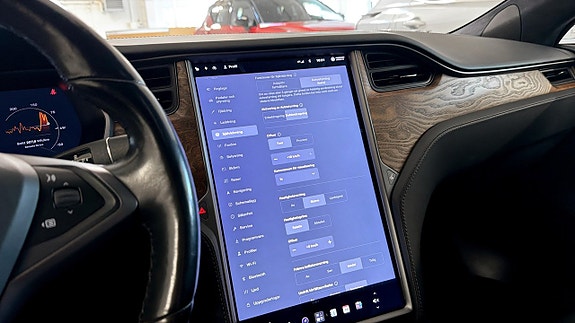 Tesla Model S 15 of 22