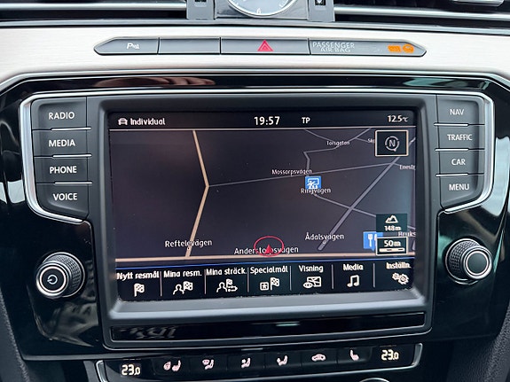 Volkswagen Passat 18 of 19