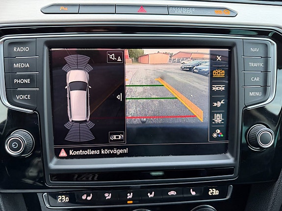 Volkswagen Passat 19 of 19