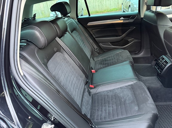 Volkswagen Passat 13 of 19