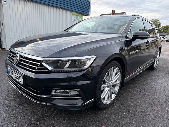 Volkswagen Passat 2 of 19