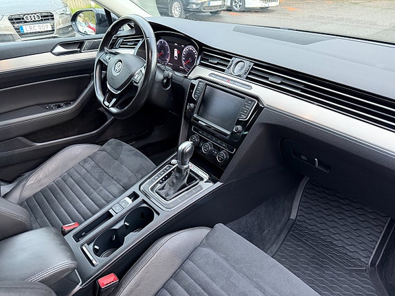 Volkswagen Passat 12 of 19