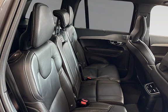 Volvo XC90 11 of 26