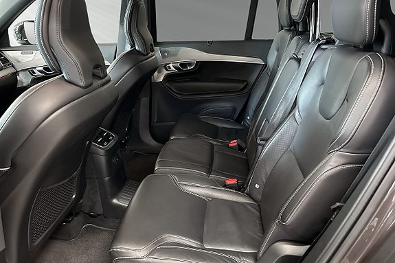 Volvo XC90 8 of 26