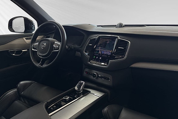 Volvo XC90 10 of 26