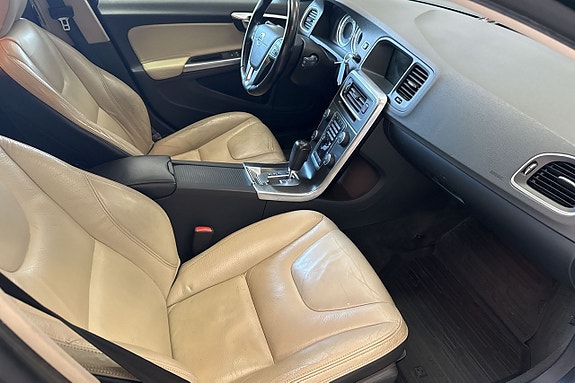 Volvo V60 12 of 29