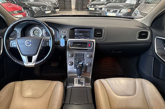 Volvo V60 14 of 29