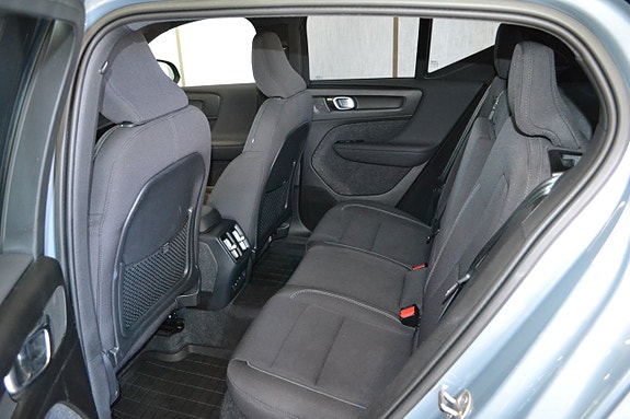 Volvo XC40 7 of 12