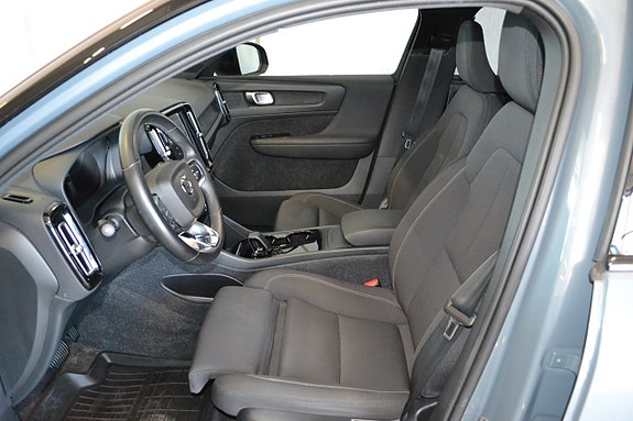 Volvo XC40 4 of 12