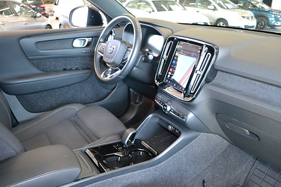 Volvo XC40 10 of 12