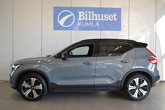 Volvo XC40 2 of 12