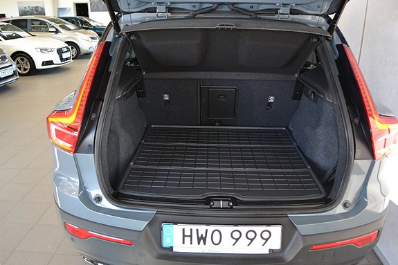 Volvo XC40 9 of 12