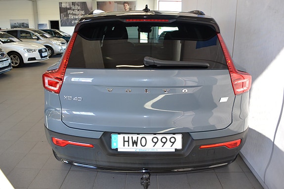 Volvo XC40 8 of 12