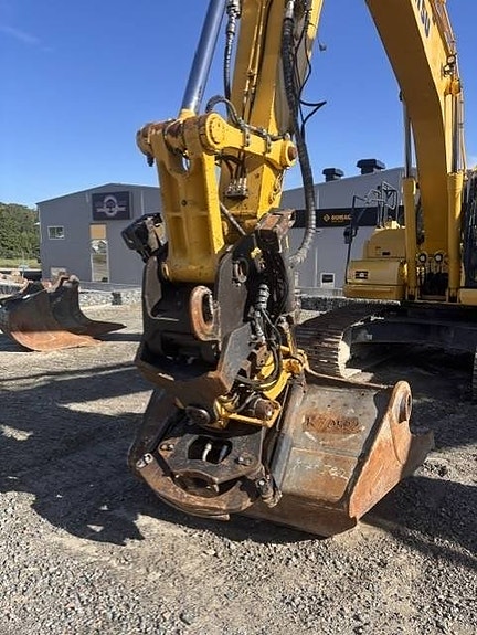 Komatsu PC 210 LC-11 3 of 8
