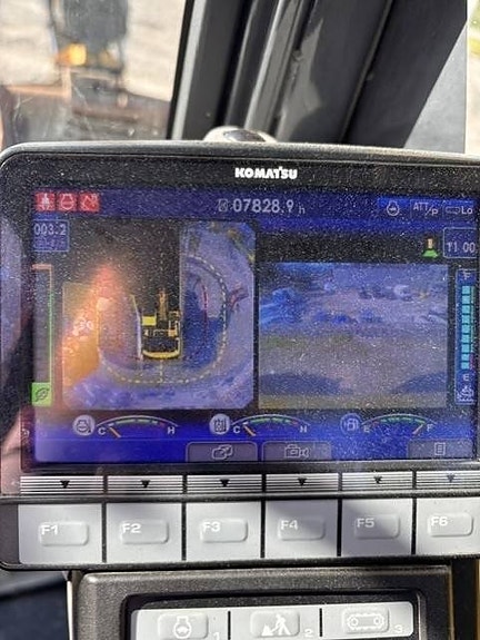 Komatsu PC 210 LC-11 7 of 8