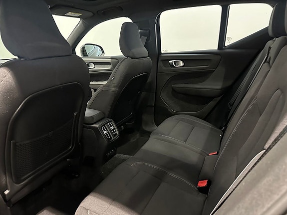 Volvo XC40 9 of 18