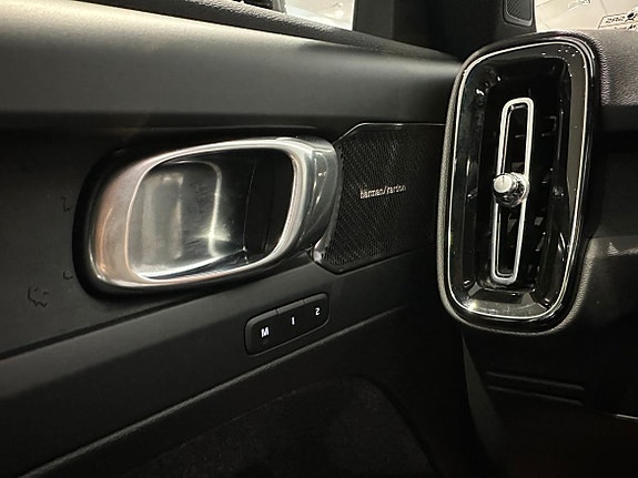 Volvo XC40 16 of 18