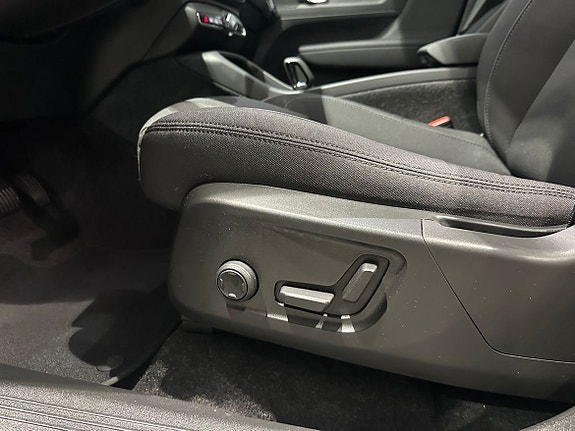 Volvo XC40 12 of 18