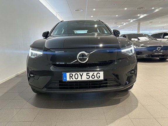 Volvo XC40 2 of 18