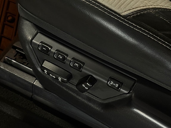 Volvo XC90 10 of 28