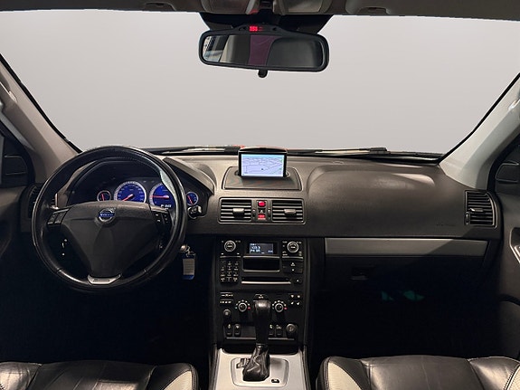 Volvo XC90 15 of 28