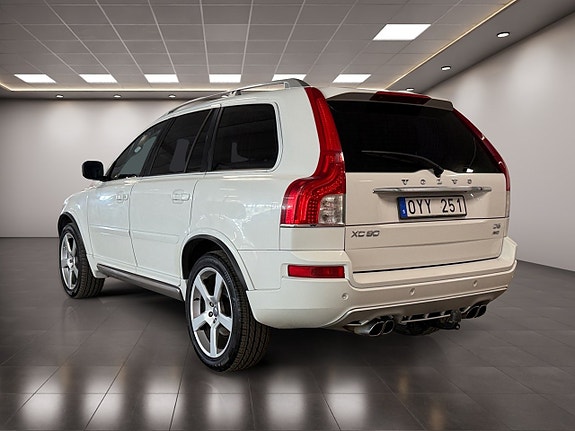 Volvo XC90 3 of 28