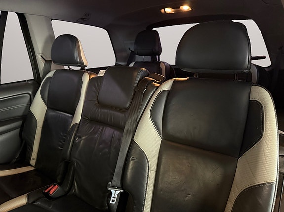 Volvo XC90 11 of 28