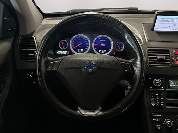 Volvo XC90 16 of 28