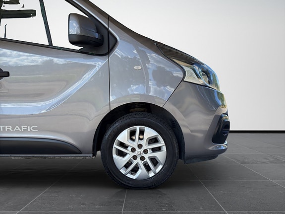 Renault Trafic 8 of 17