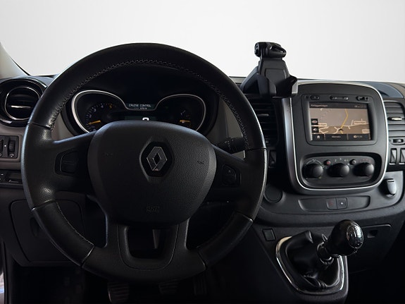 Renault Trafic 11 of 17