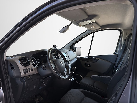 Renault Trafic 10 of 17