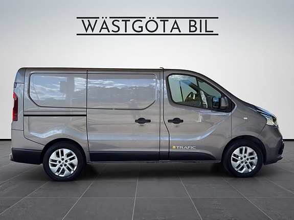 Renault Trafic 7 of 17