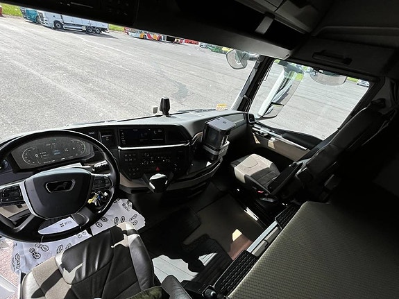 MAN TGX 28.580 6x2 BL 8 of 11