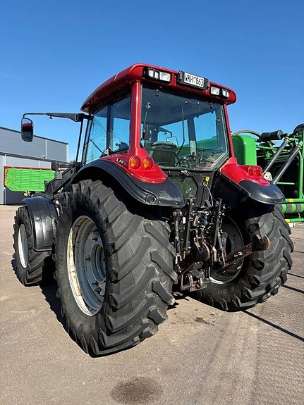 Valtra M 150-4 2 of 4