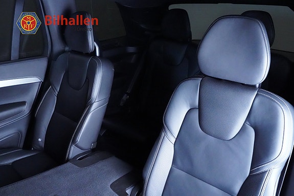 Volvo XC90 10 of 30