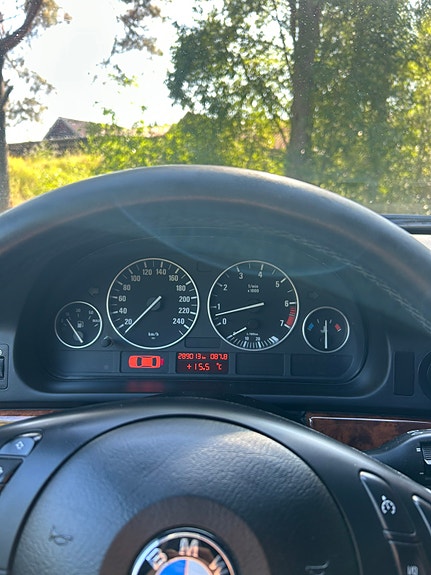 BMW 525i 4 of 9