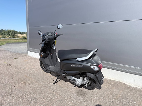 Suzuki UK125 Address 2 of 6