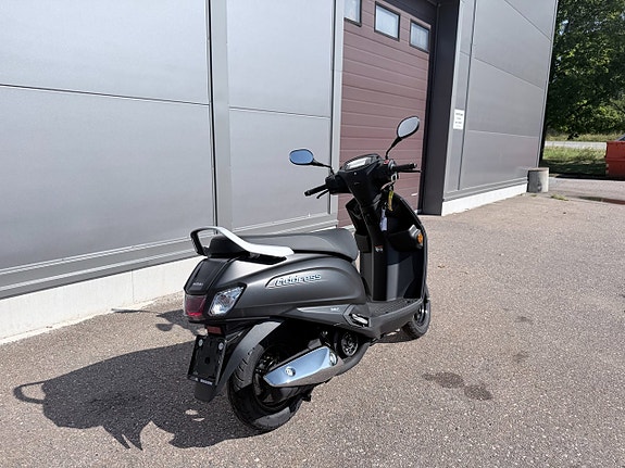 Suzuki UK125 Address 6 of 6