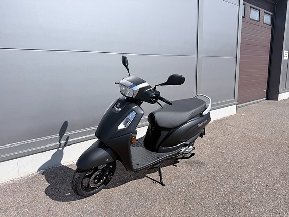 Suzuki UK125 Address 3 of 6