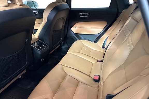Volvo XC60 13 of 22