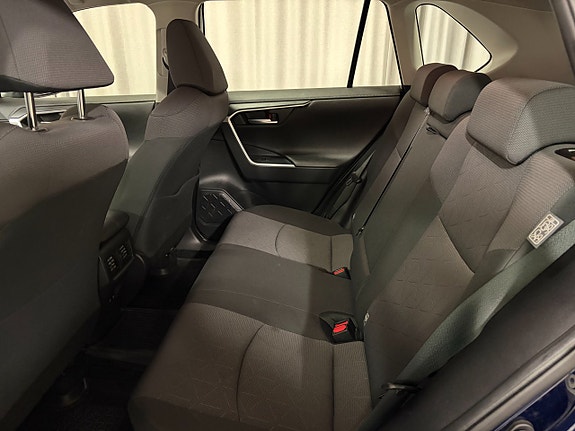 Toyota RAV4 8 of 18