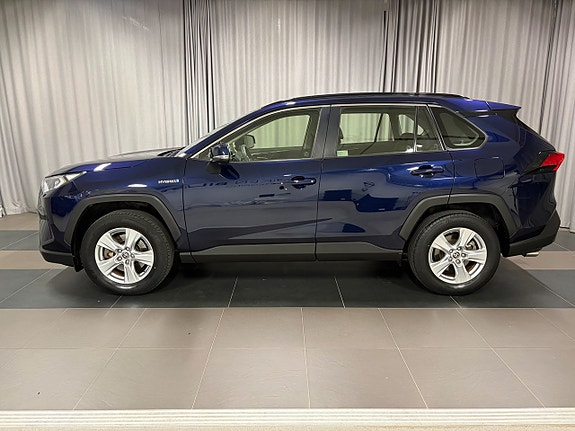 Toyota RAV4 3 of 18