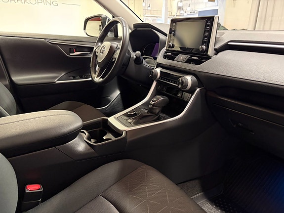 Toyota RAV4 12 of 18