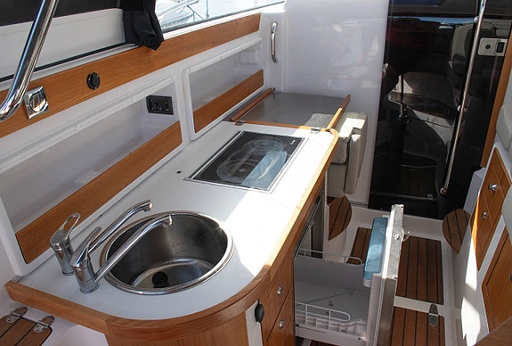 AQUADOR 28 HT | Diesel V6 | 7995/m 8 of 12